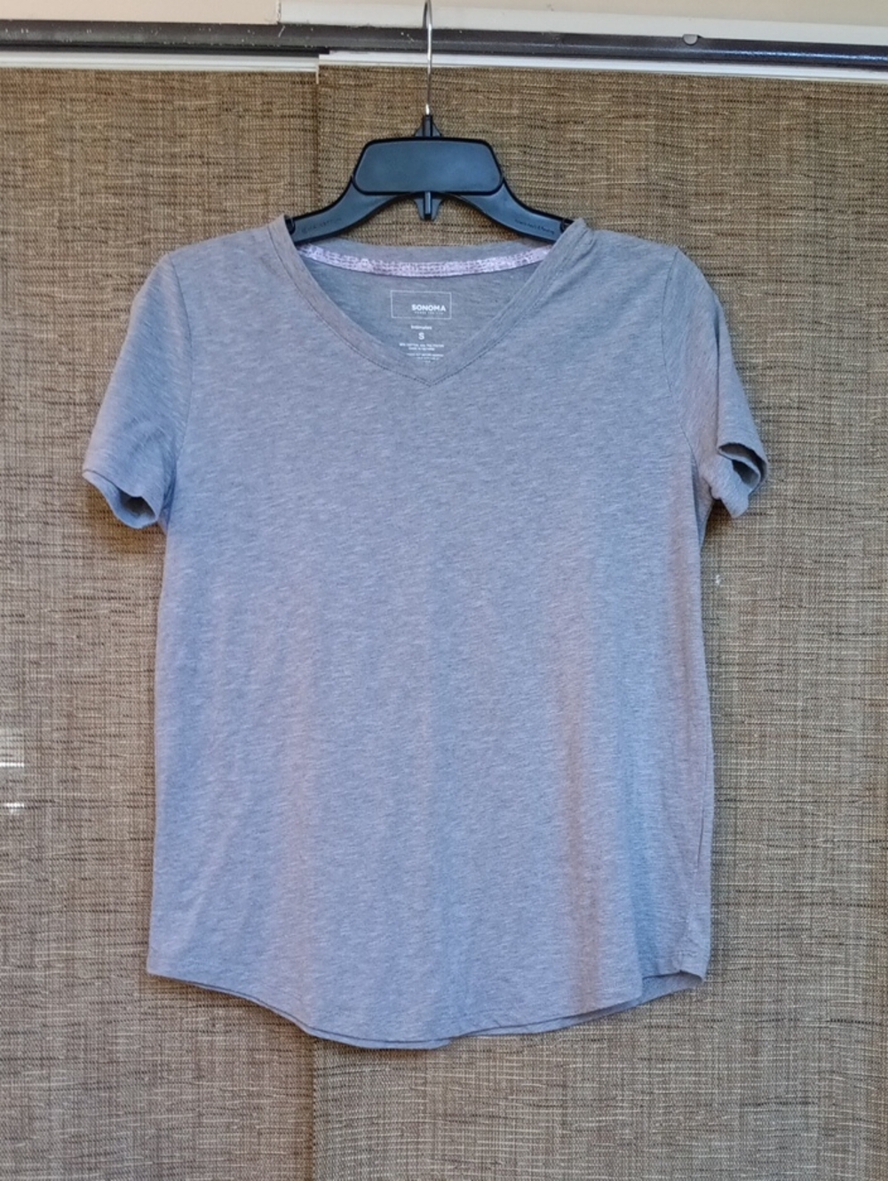 Sonoma V-Neck Short Sleeve Tee in Heather Gray